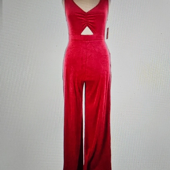 NWT Juicy Couture Red Velvet Wide Leg Sleeveless Ruched Peekaboo Jumpsuit XL - Picture 3 of 6